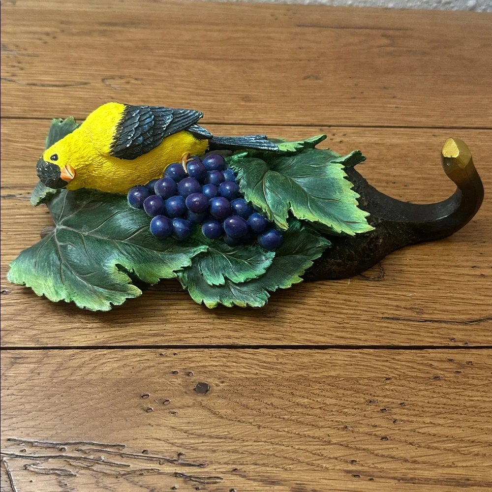 Wild Wings Hang Ups Goldfinch Resin Wall hook - Figural 3D bird with grapes